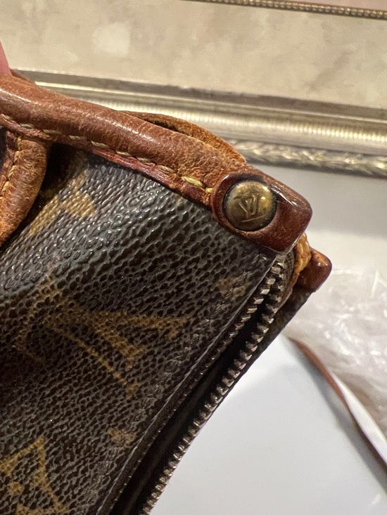 Louis Vuitton LV Popincourt Monogram Canvas Handbag - detached strap, wear - Picture 17 of 17